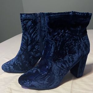 Velvet Blue show stopper boots!